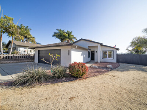 Beautiful bright modern home (R1)