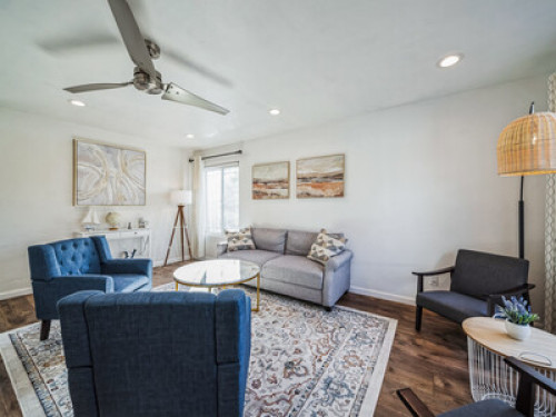 Beautiful bright modern home (R1)