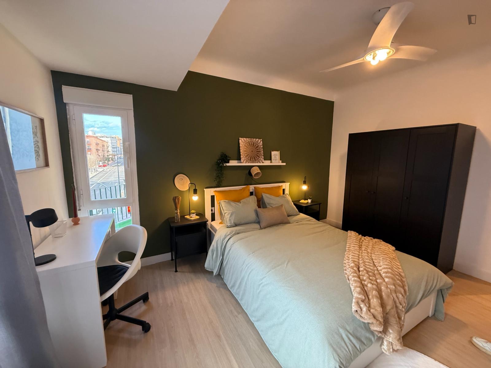 Interesting Double Bedroom Near Parc Del Tossal - Interesting double bedroom near Parc del Tossal - Gallery - 1