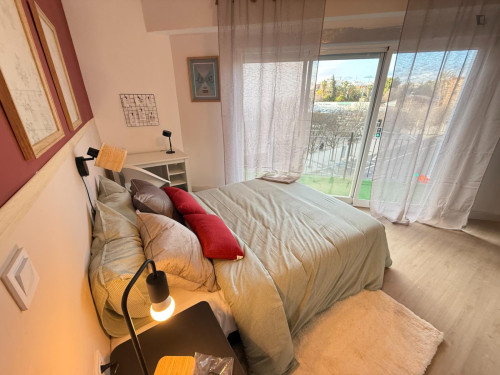 Welcoming double bedroom near Parc del Tossal