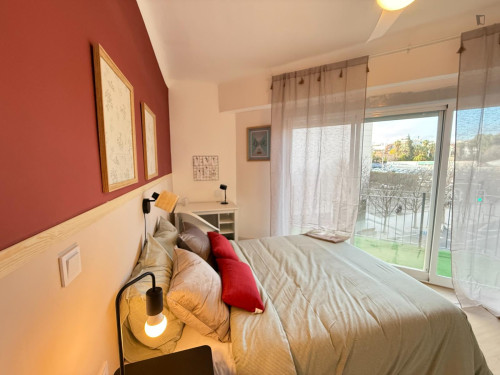 Welcoming double bedroom near Parc del Tossal