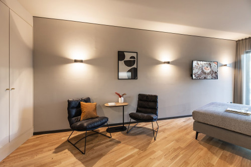 Modern Studio Apartment right at the Airport - Gallery - 15