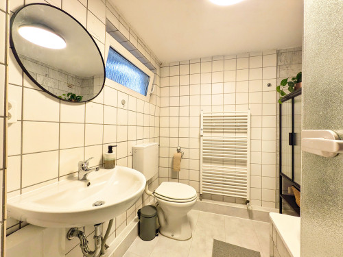 High-End Designer Apartment with Sauna – Walking Distance to WHU - Gallery - 19