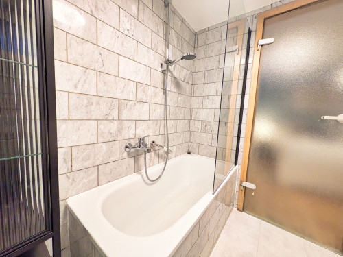 High-End Designer Apartment with Sauna – Walking Distance to WHU - Gallery - 17