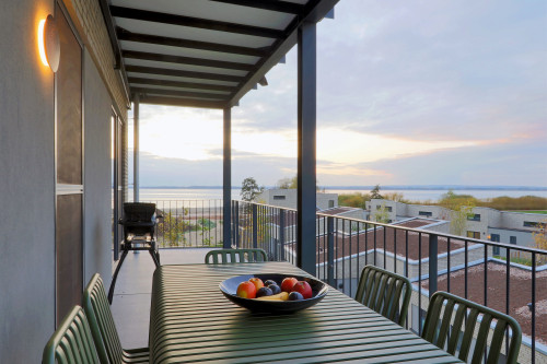 Scandinavian designer appartement with balcony directly at the lake