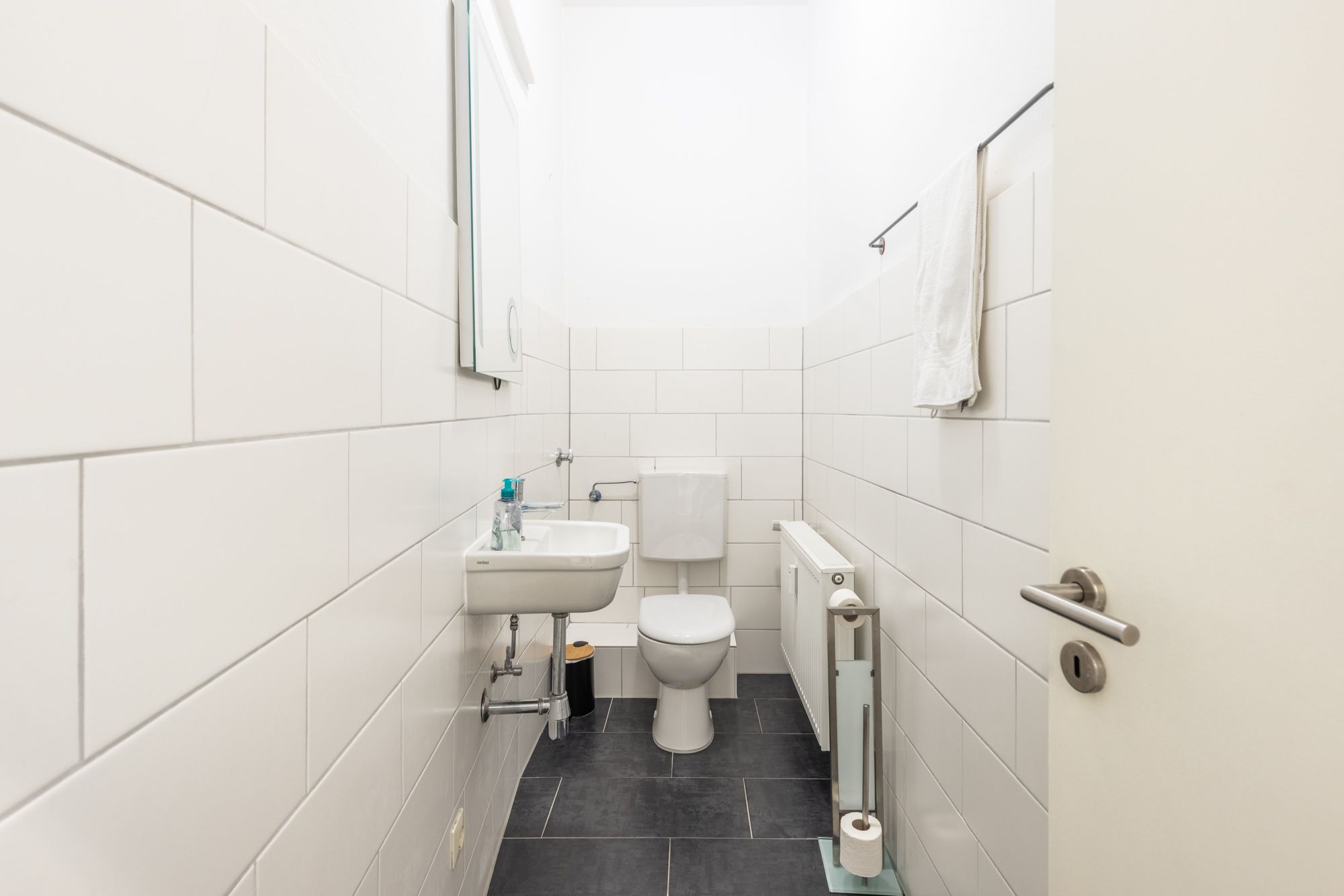 Bright & Spacious 2-Room Ground Floor Apartment | Fully Furnished - 5