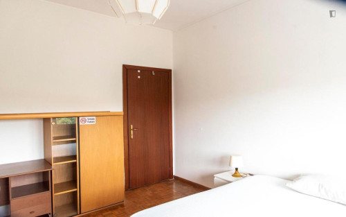 Pleasant single bedroom near the Trastevere train station