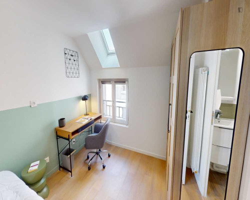 Beautiful single ensuite bedroom in the Grands Boulevards neighbourhood