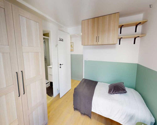 Beautiful single ensuite bedroom in the Grands Boulevards neighbourhood