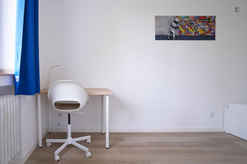 Spacious single bedroom in Wersten