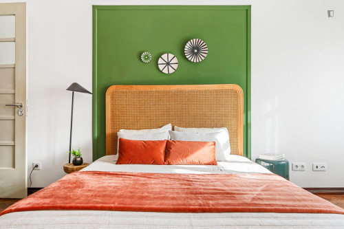 Inviting double bedroom next to the Parque Eduardo VII