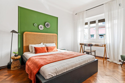 Inviting double bedroom next to the Parque Eduardo VII