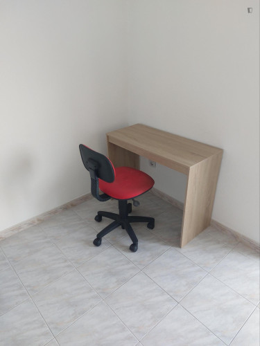 Nice Single Bedroom with a balcony close to Alhos Vedros Train Station
