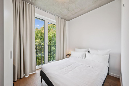 Pleasant single ensuite bedroom in Moabit