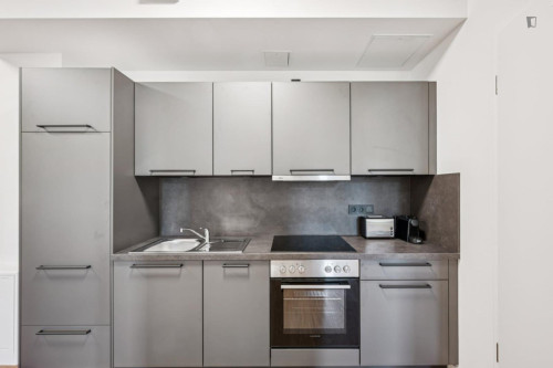 Brilliant single bedroom in trendy Moabti