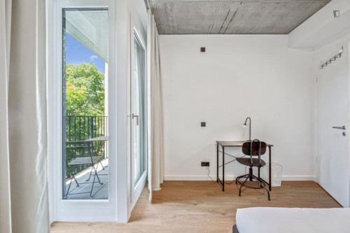 Inviting single bedroom in Moabit