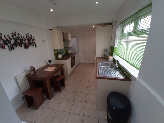 3 Bedrooms - Shared Kitchen, Bathroom & Lounge - 25 Athol Street - Gallery - 2