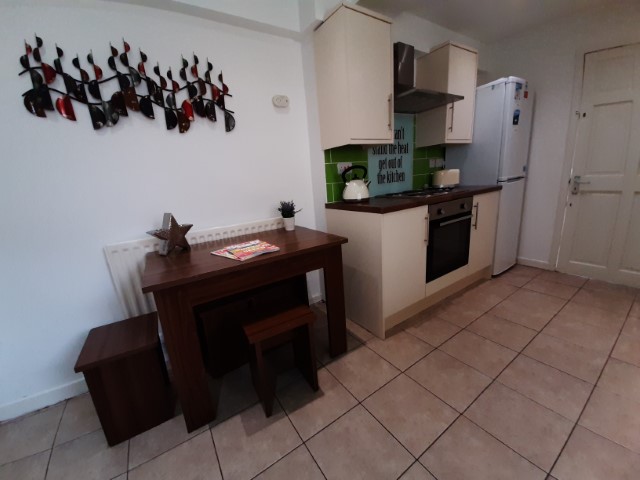  3 Bedrooms - Shared Kitchen, Bathroom & Lounge  -  25 Athol Street  - Gallery -  2