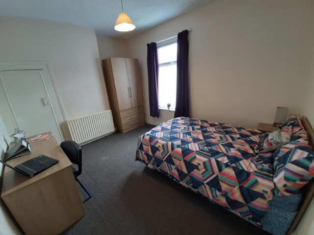  3 Bedrooms - Shared Kitchen, Bathroom & Lounge  -  25 Athol Street  - Gallery -  8