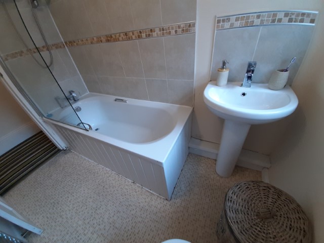  3 Bedrooms - Shared Kitchen, Bathroom & Lounge  -  174 Parliament Road  - Gallery -  4