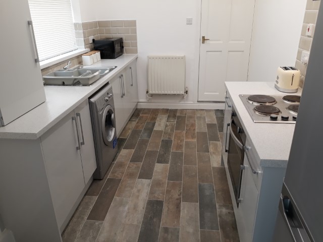  4 Bedrooms - Shared Kitchen, Bathroom & Lounge  -  135 Glebe Road  - Gallery -  16