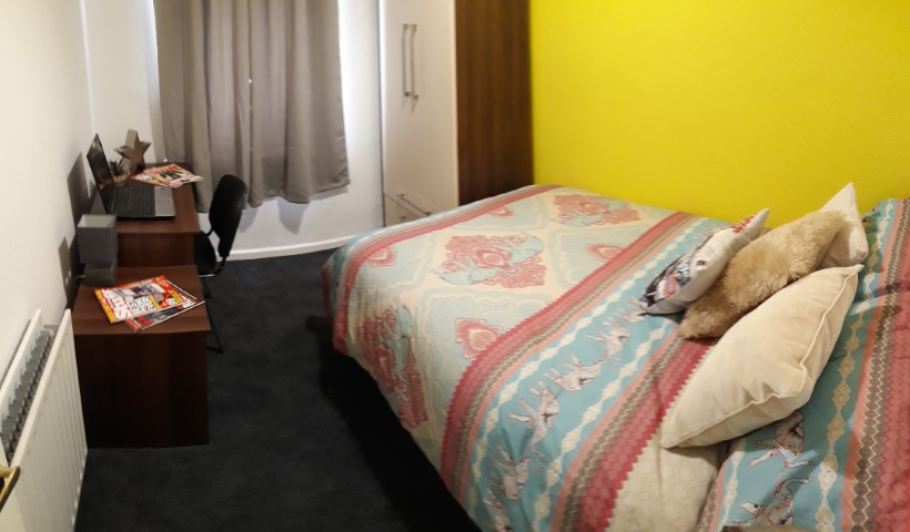  4 Bedrooms - Shared Kitchen, Bathroom & Lounge  -  135 Glebe Road  - Gallery -  23