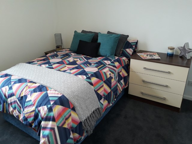  4 Bedrooms - Shared Kitchen, Bathroom & Lounge  -  135 Glebe Road  - Gallery -  14