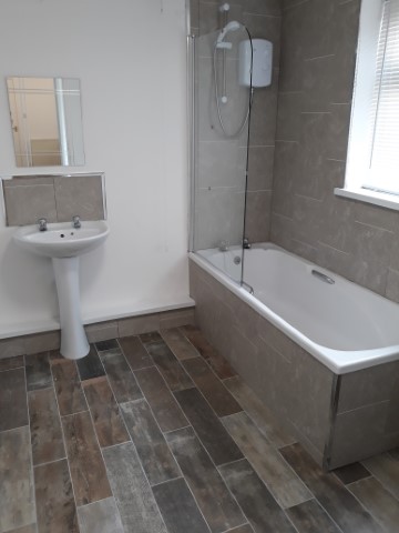  4 Bedrooms - Shared Kitchen, Bathroom & Lounge  -  135 Glebe Road  - Gallery -  22