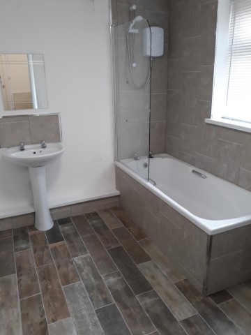  4 Bedrooms - Shared Kitchen, Bathroom & Lounge  -  135 Glebe Road  - Gallery -  7