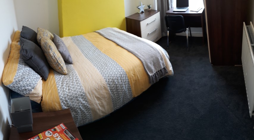  4 Bedrooms - Shared Kitchen, Bathroom & Lounge  -  135 Glebe Road  - Gallery -  1