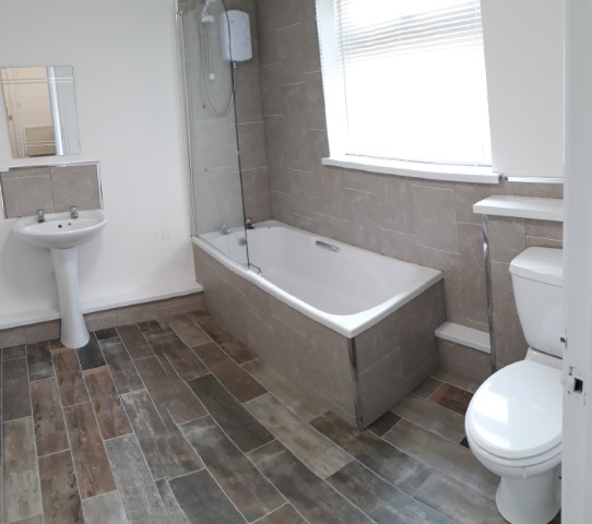  4 Bedrooms - Shared Kitchen, Bathroom & Lounge  -  135 Glebe Road  - Gallery -  21