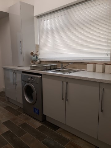  4 Bedrooms - Shared Kitchen, Bathroom & Lounge  -  135 Glebe Road  - Gallery -  3