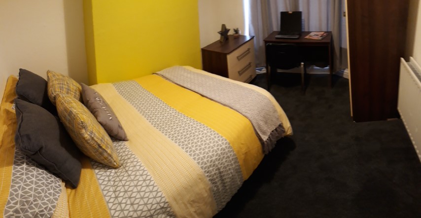  4 Bedrooms - Shared Kitchen, Bathroom & Lounge  -  135 Glebe Road  - Gallery -  5