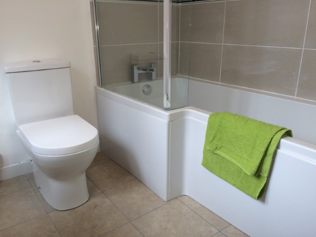 4 Bedrooms - Shared Kitchen, Bathroom & Lounge - 13