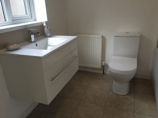 4 Bedrooms - Shared Kitchen, Bathroom & Lounge - 12