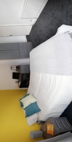 4 Bedrooms - Shared Kitchen, Bathroom & Lounge - 5