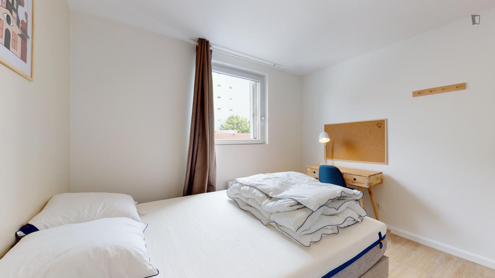 Pleasant double bedroom near the Bois-Colombes train station