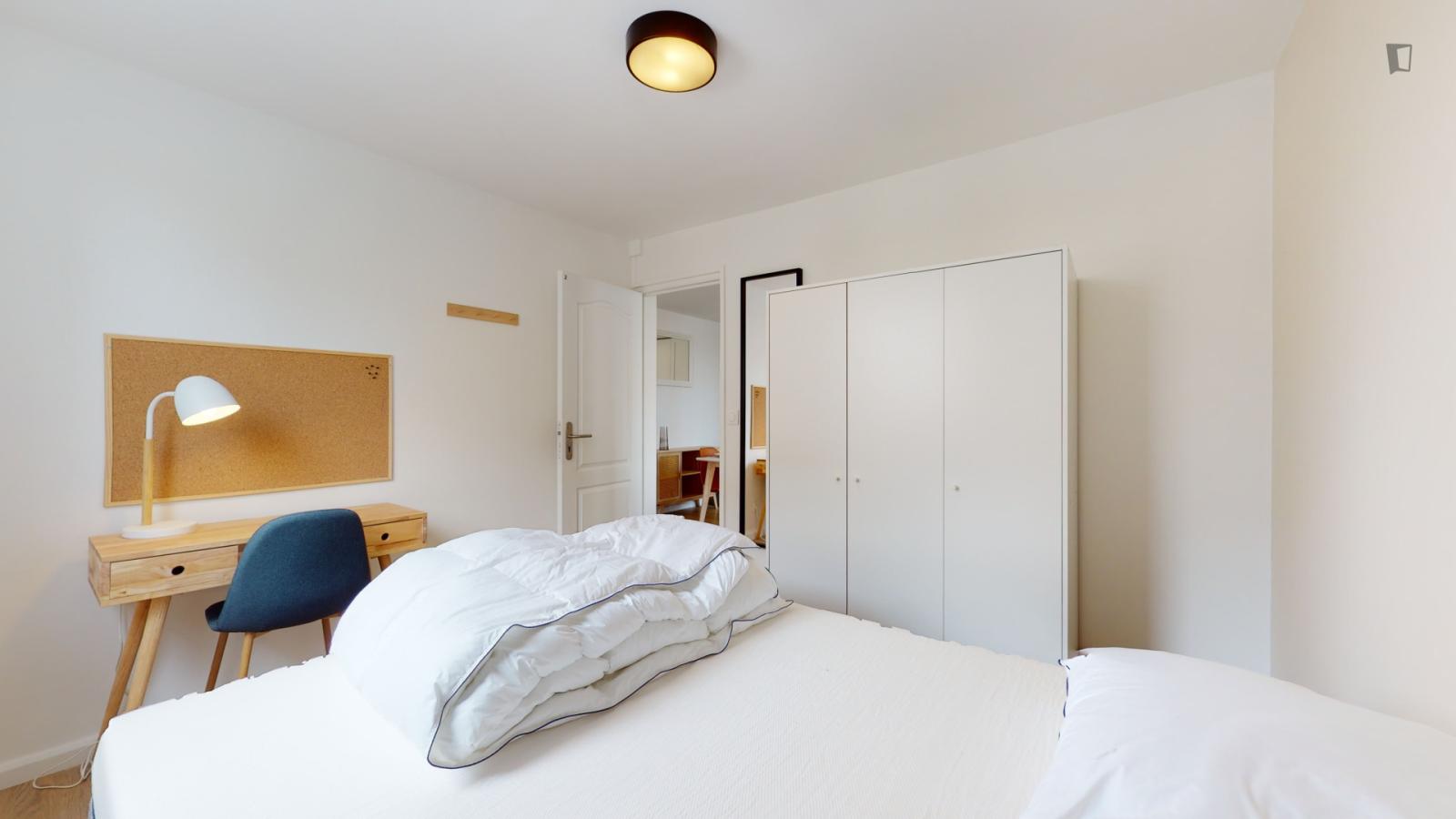 Pleasant double bedroom near the Bois-Colombes train station