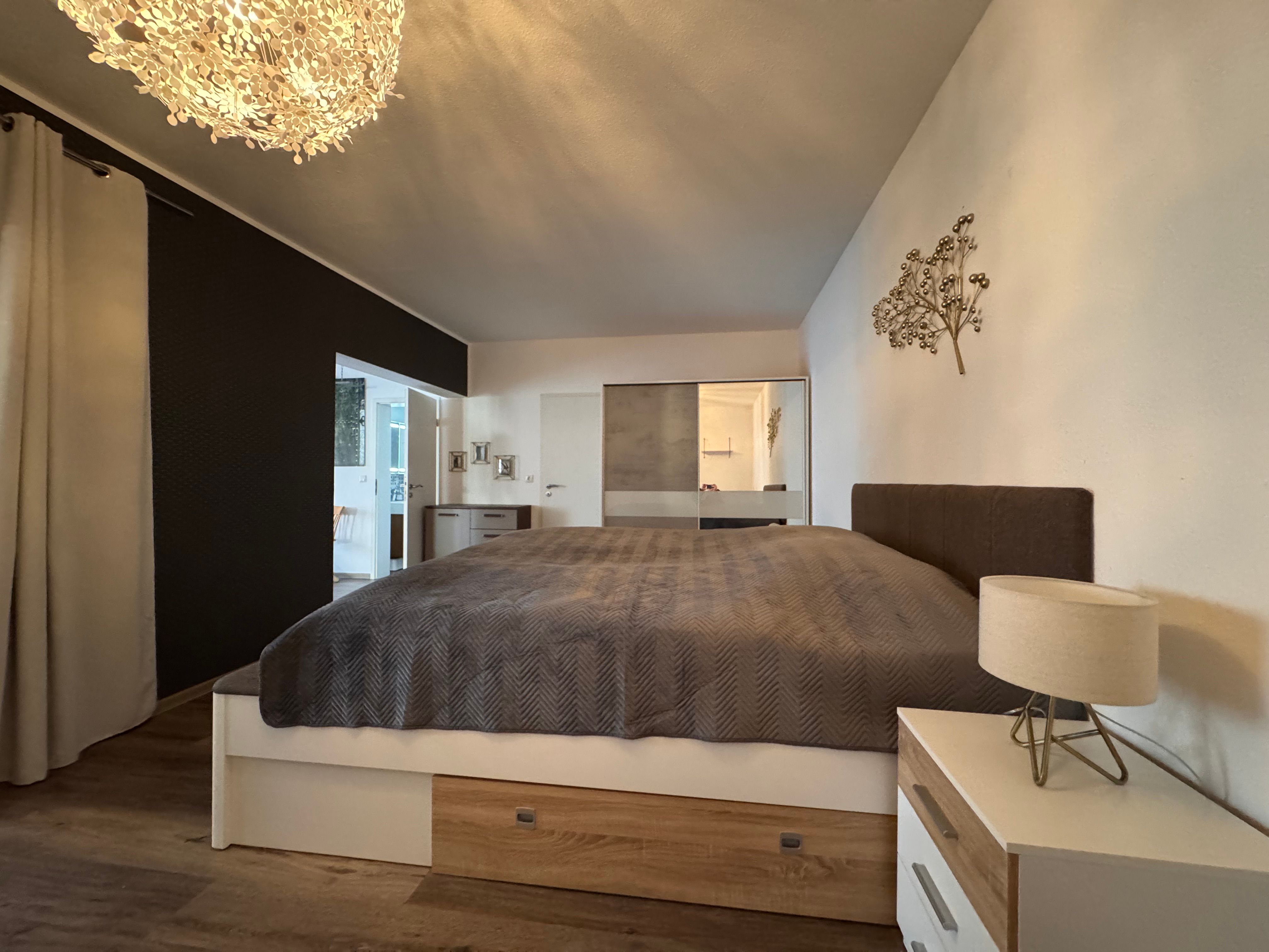 Modern Home For Business Travelers And Couples - 7