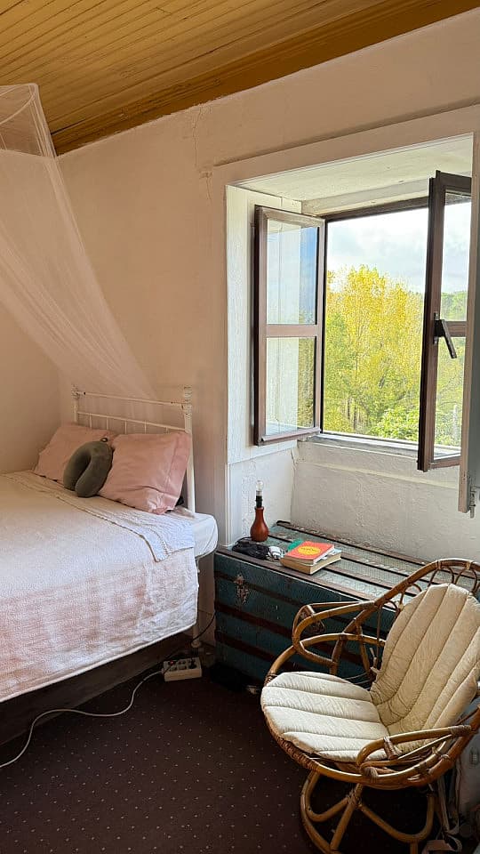  Bed In A 3-Bed Females Only Room  -  Elegant Coliving with Nature Adventures in Venda Nova Community Home  - Gallery -  17