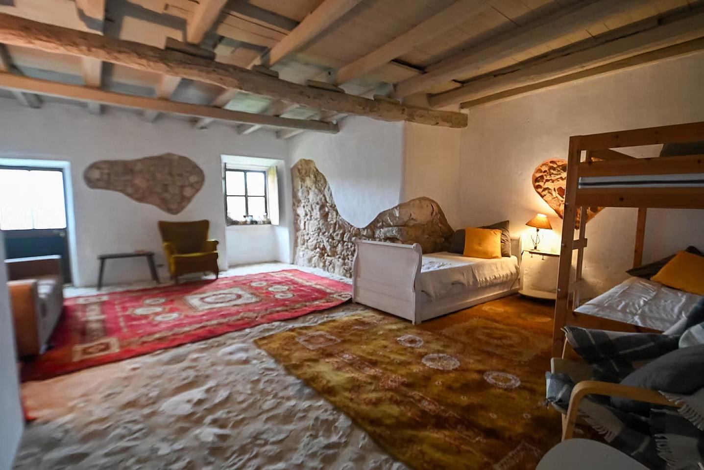  Bed In A 3-Bed Mixed Gender Room  -  Elegant Coliving with Nature Adventures in Venda Nova Community Home  - Gallery -  1