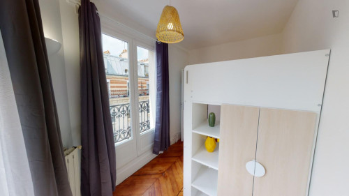 Welcoming single bedroom in the 15th arrondissement