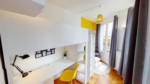 Welcoming single bedroom in the 15th arrondissement