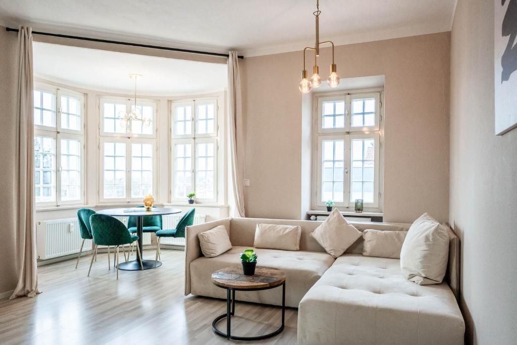 Charming & Beautiful Home With Nice City View - 31