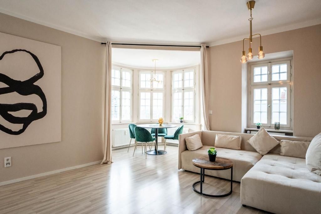 Charming & Beautiful Home With Nice City View - 32