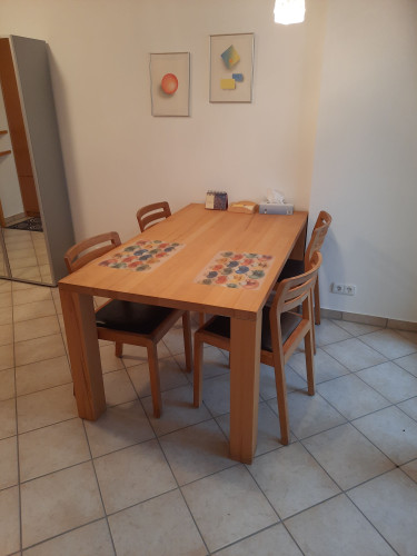 Elegant retreat for professionals – Furnished designer apartment in the villa colony (with air conditioning)
