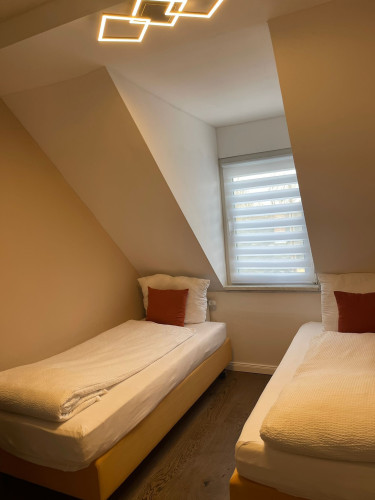 Modern 4-Bedroom Apartment in Bayreuth – Newly Renovated, Prime Location Near the City Center