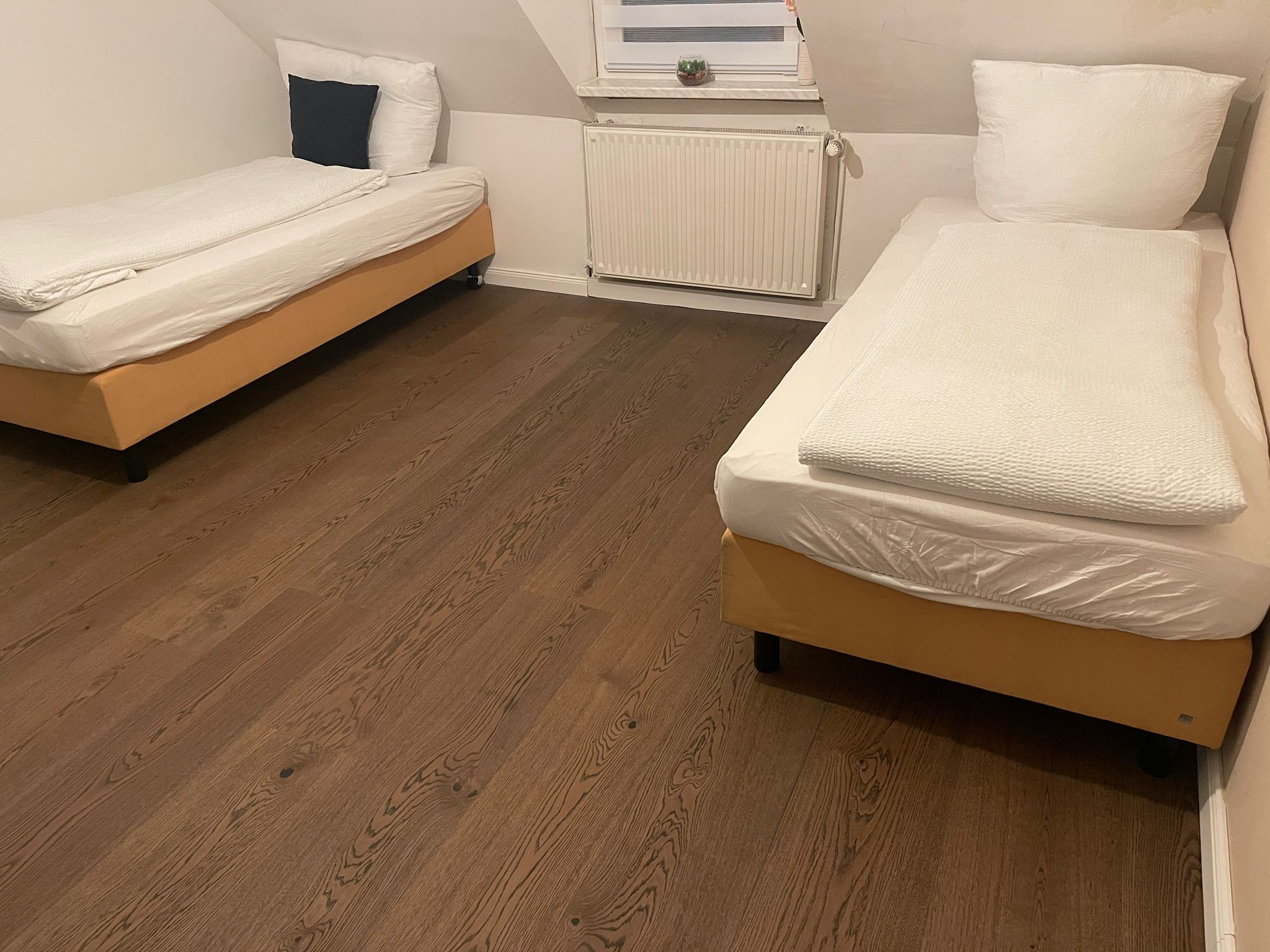 Modern 4-Bedroom Apartment In Bayreuth – Newly Renovated, Prime Location Near The City Center - 2