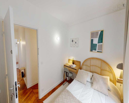 Bright double bedroom in the 9th arrondissement