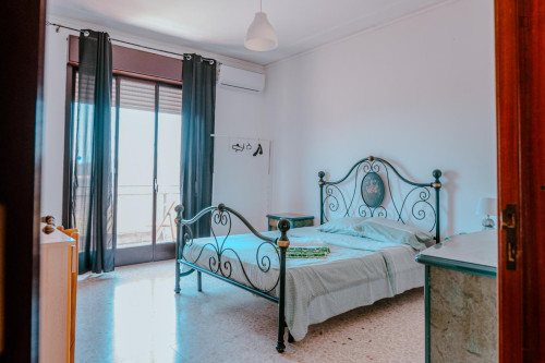 Bright double bedroom with balcony near the San Nullo metro